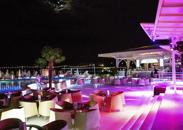 Arcadia Vip-Apartments In Golfstream