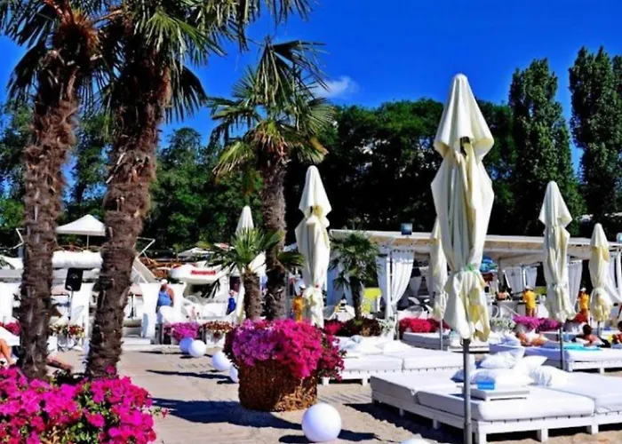Arcadia Vip-Apartments In Golfstream